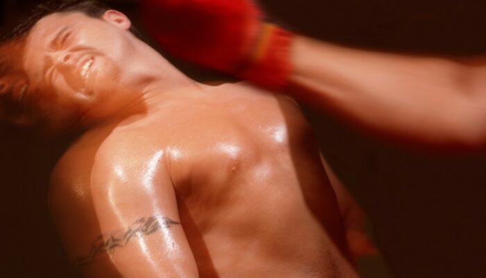 Boxer wird geschlagen Boxer wird geschlagen